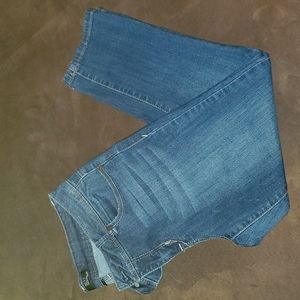 Capri denim bottoms.